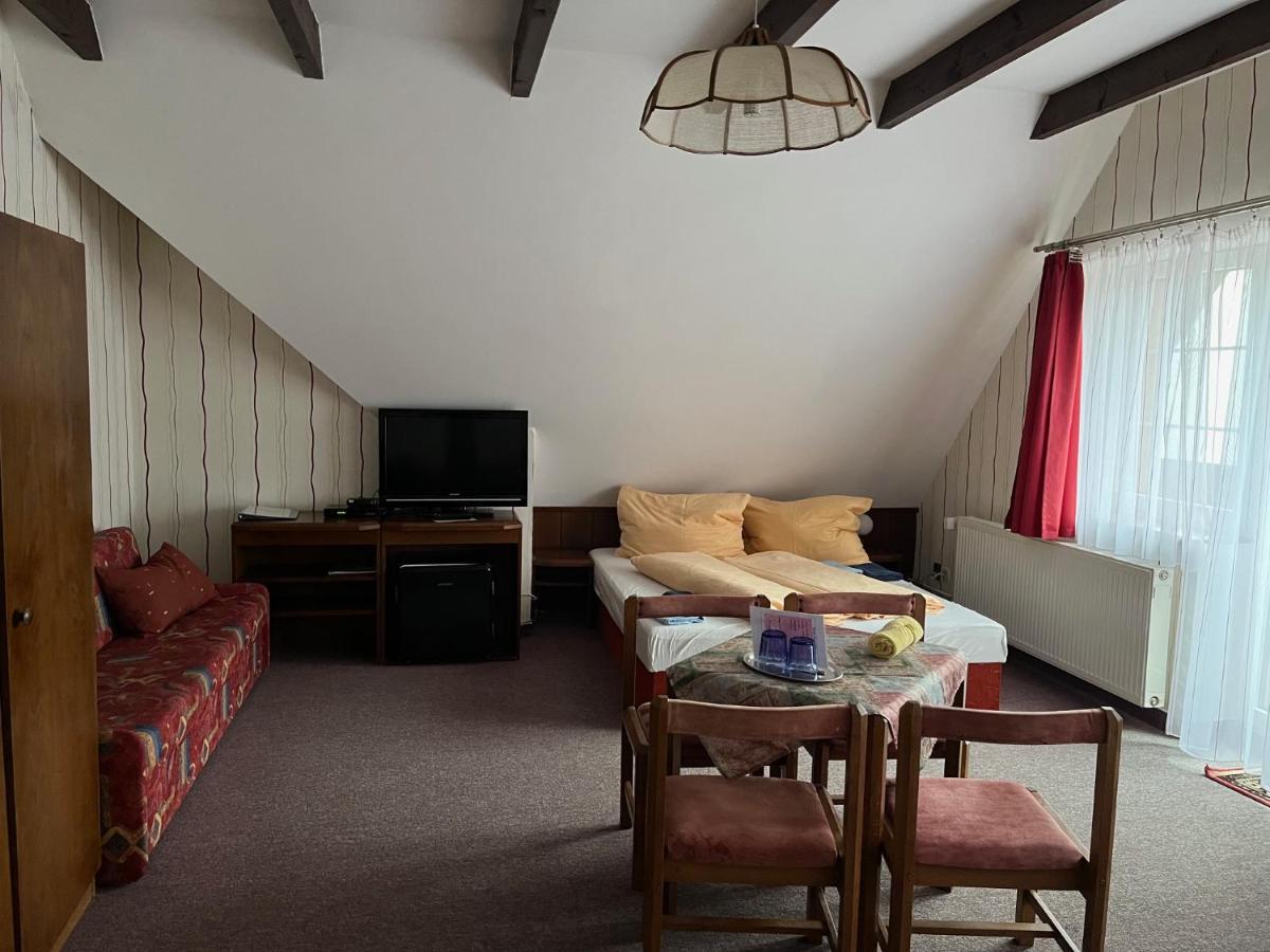 Quadruple Room,1499330914:JPEG